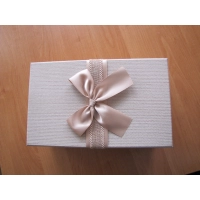 Eleganckie pudełko prezentowe z kokardką